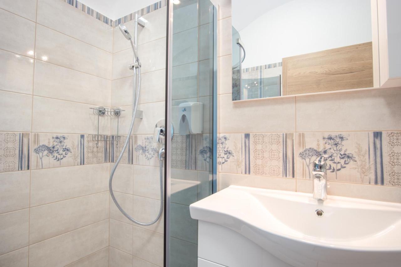 Vila Radolca Apartments & Rooms ราโดว์ลิตซา ภายนอก รูปภาพ