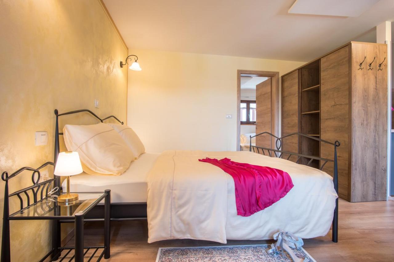 Vila Radolca Apartments & Rooms ราโดว์ลิตซา ภายนอก รูปภาพ